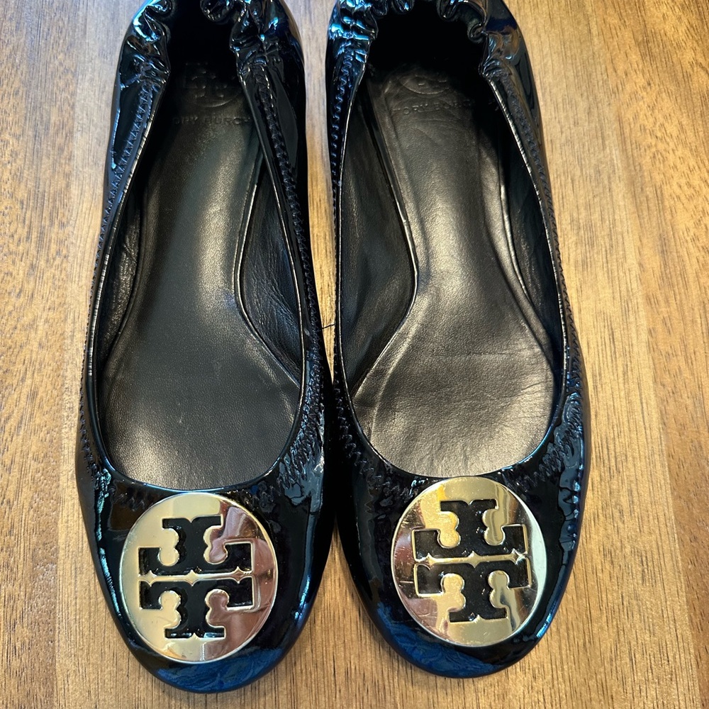 Tory Burch Reva Black Patent Leather flats with gold Logo Medallion